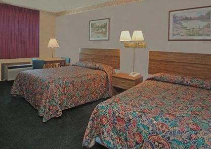 Econo Lodge Inn & Suites Airport - photo 4