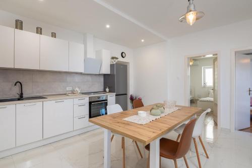 Blue Lagoon Beach Apartments — Dugi Rat — photo 2