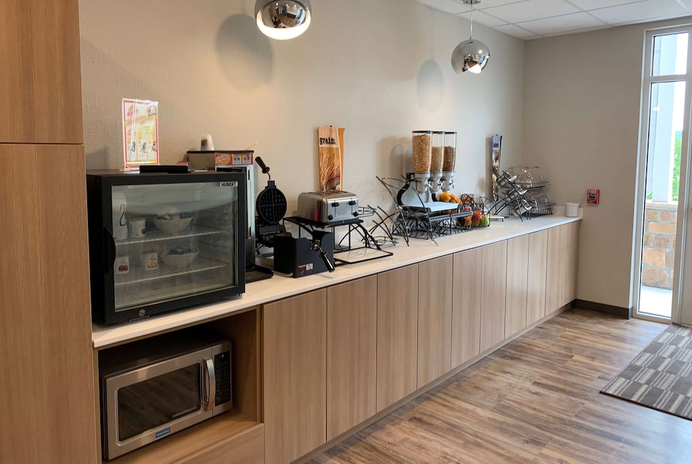 Microtel Inn & Suites by Wyndham Woodland Park - photo 21