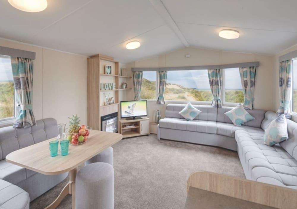 Caravan Sleeps4 Pet friendly Parking Available in Skegness, United Kingdom