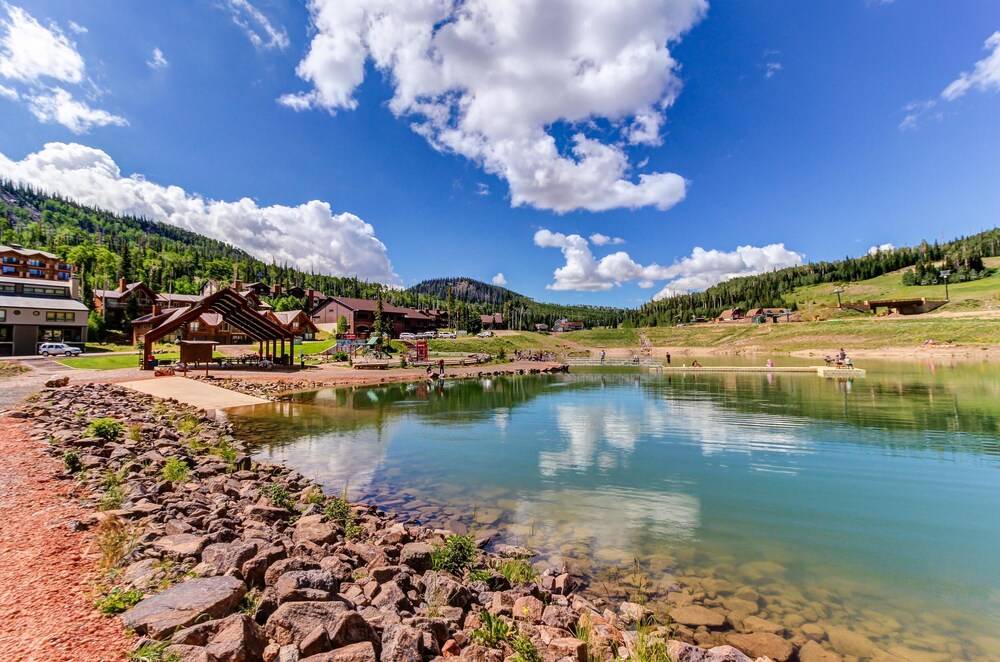 Brian Head Condo with Patio and Community Amenities — 4-Star Luxury Hotel in Parowan, United States