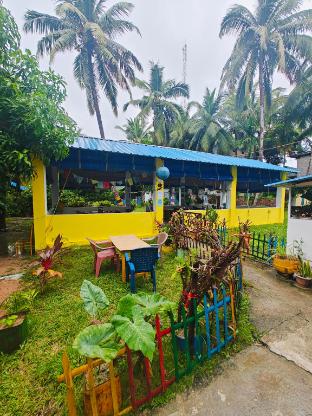 Vibes and Dives - last minute hotel in Unknown City