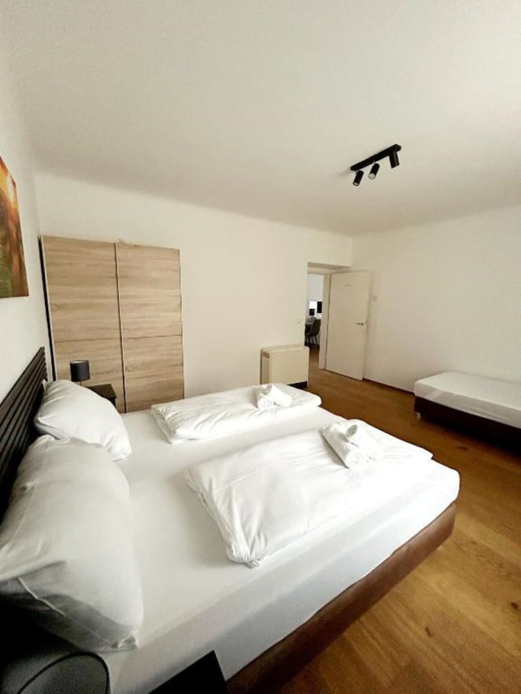 2 rooms apartment near Schönbrunn palace — 4-Star Luxury Hotel in Vienna, Austria
