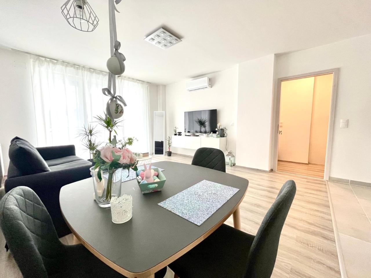 West Budapest Edge of Downtown Free Parking — 4-Star Luxury Hotel in Budapest, Hungary