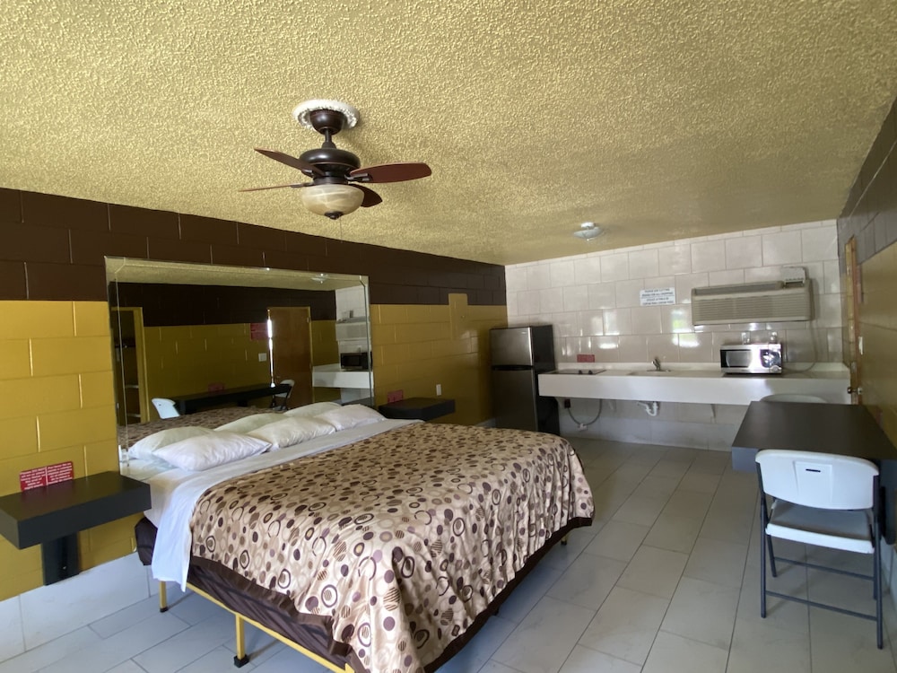 Savannah Inn and Suites - photo 5