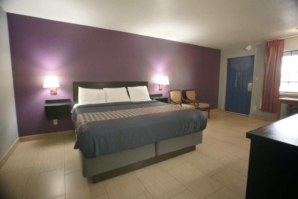 Texas Inn Airport McAllen - photo 17