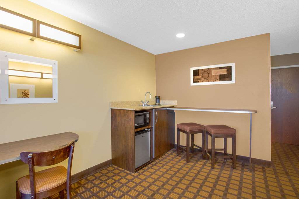 Microtel Inn & Suites by Wyndham Harrisonburg - photo 16