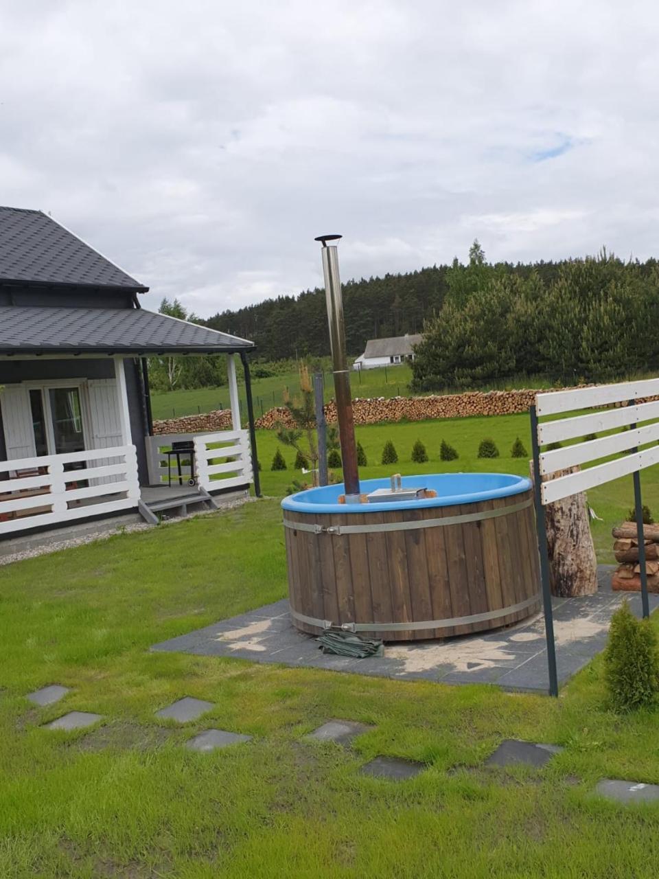 Szary Domek 3 Jacuzzi Kominek Jezioro Klimatyzacja pet-friendly hotel Piotrkow Kujawski