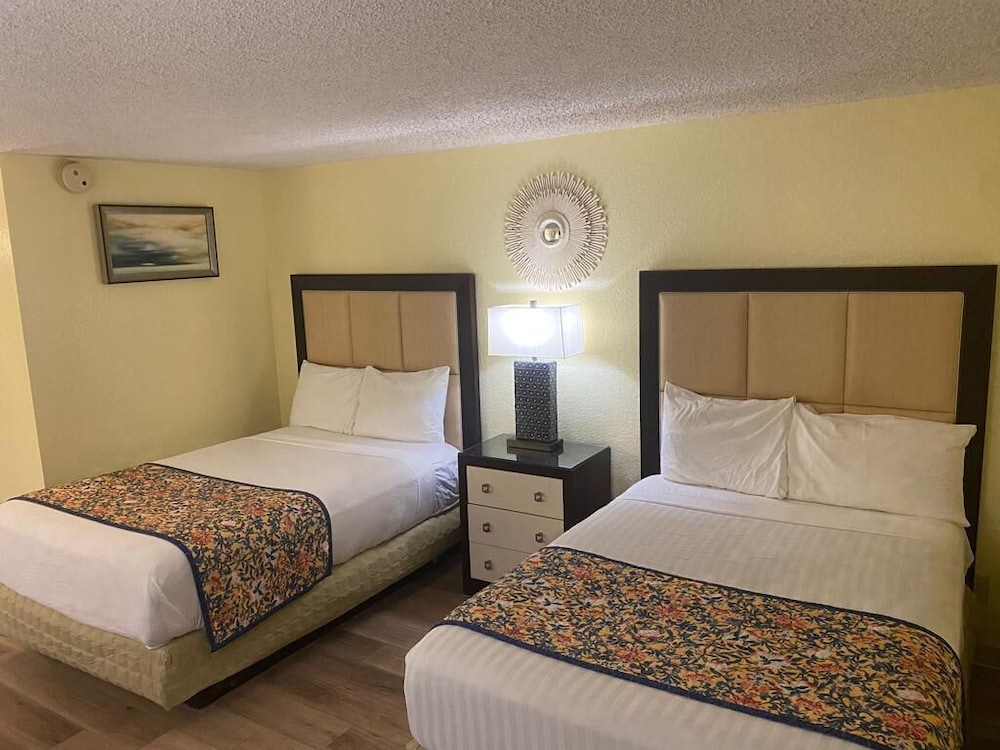 Lincoln Inn Express Hotel and Suites - photo 12
