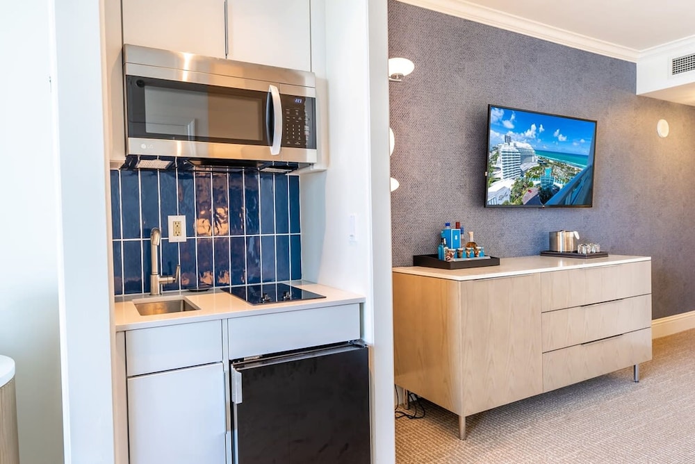 Fontainebleau Miami Beach Private Luxury Suites - photo 162