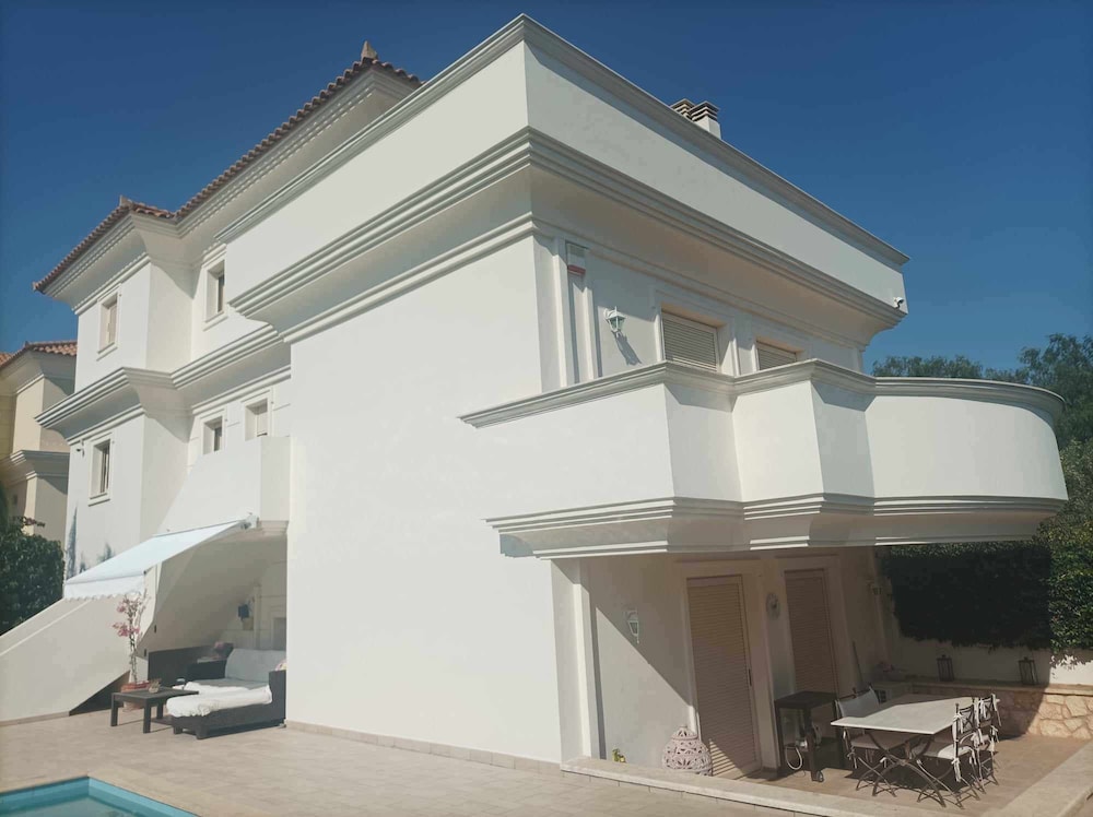 Room guest Apartment Within a Villa in L — 4-Star Luxury Hotel in Kalyvia Thorikou, Greece