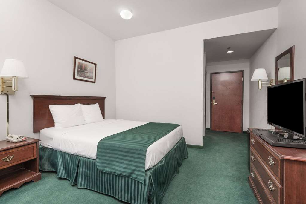 Super 8 by Wyndham Grayson - photo 8