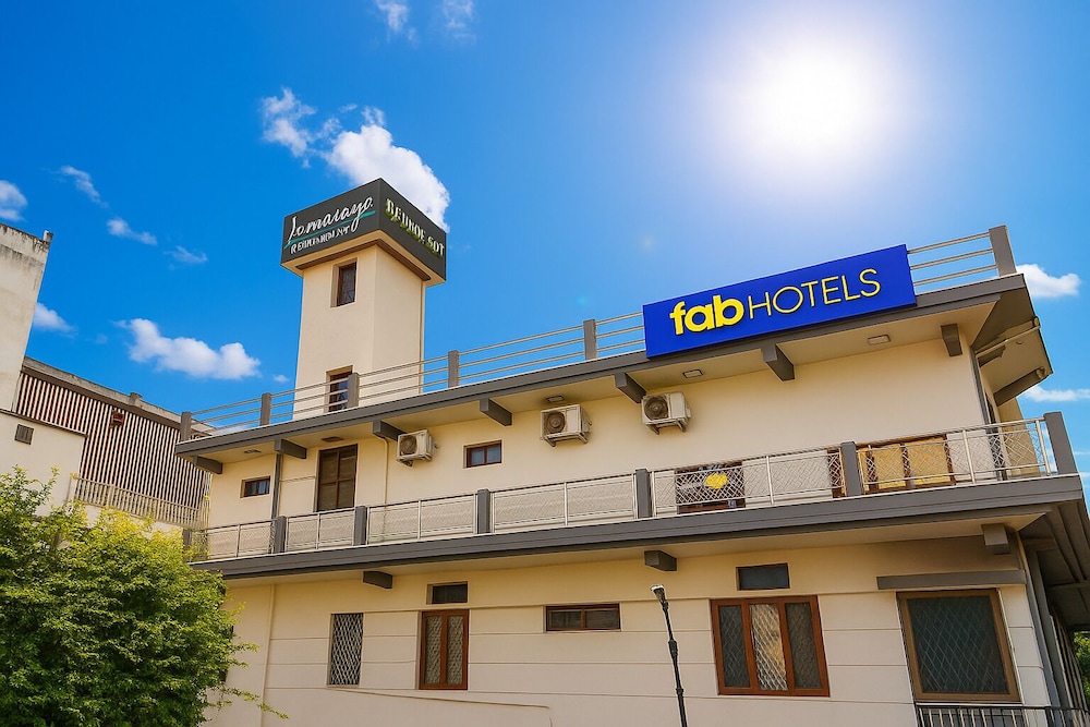 Fabhotel Jayaditya Palace in Ajodhya, India