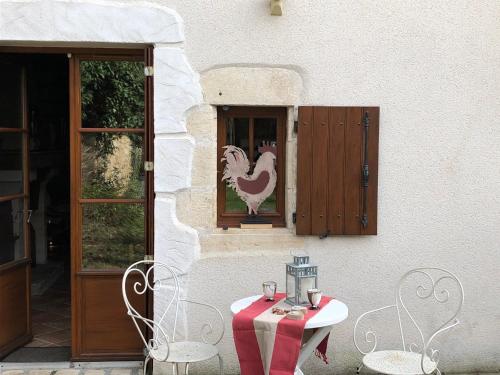 Gîte calme avec Spa en été animaux acceptés parcage pour 8 personnes FR 1 586 64 — hotel in Saint-Amand-Montrond