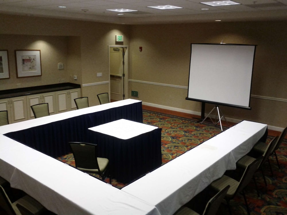 Hilton Garden Inn Oxnard Camarillo - photo 57