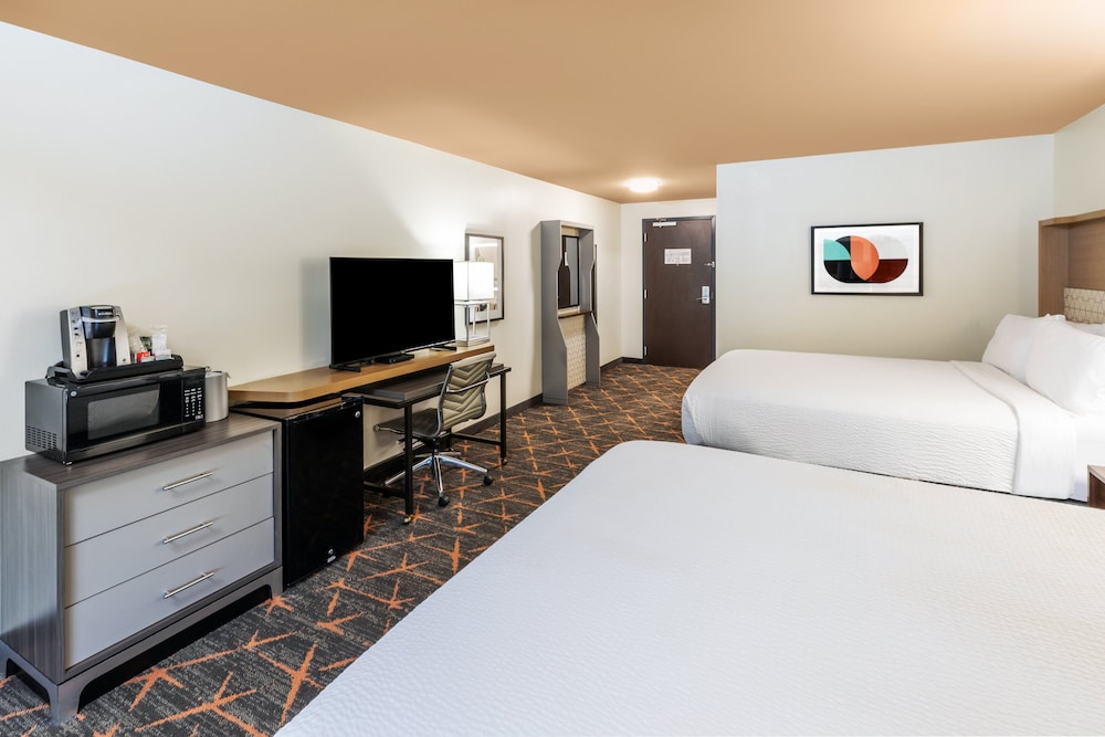 Holiday Inn Hotel & Suites Tulsa South by IHG - photo 6