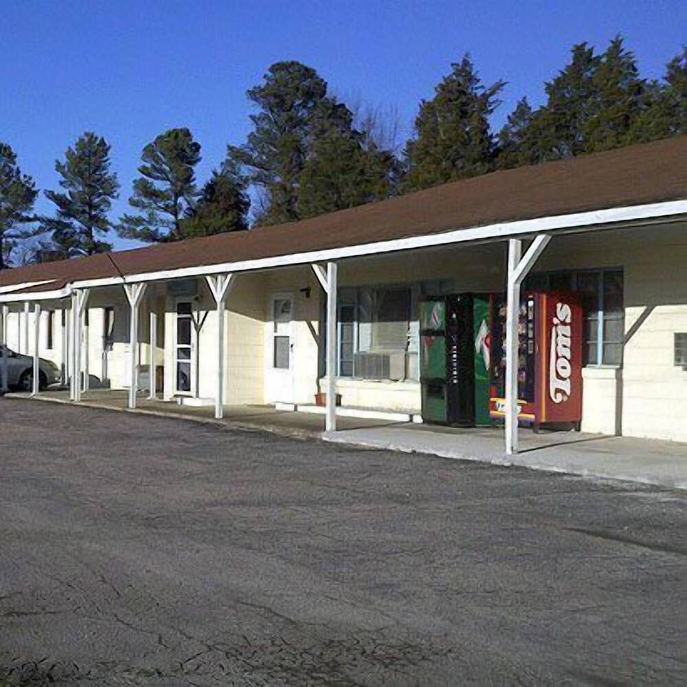 Crescent Motel Franklinton - photo 4