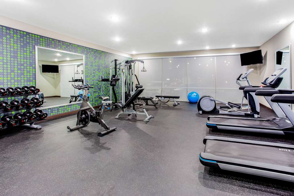 La Quinta Inn & Suites by Wyndham San Antonio Alamo City - photo 10