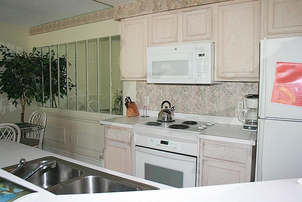Brunswick Plantation Resort and Golf Condo 805M with Full Kitchen by RedAwning - photo 2