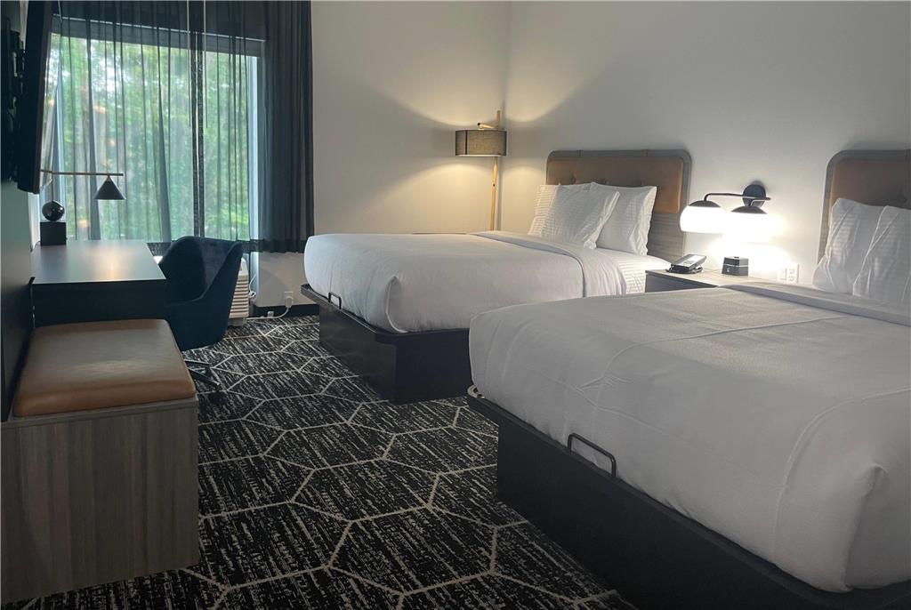 La Quinta Inn & Suites by Wyndham Olive Branch - photo 12