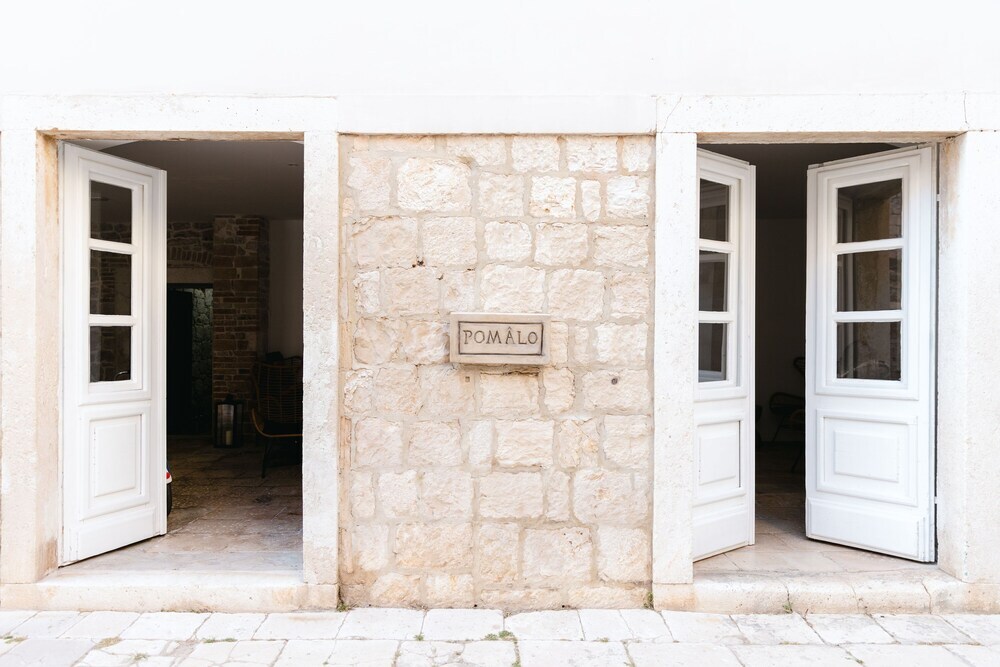 Pomalo Inn - carbon neutral hotel in Vis