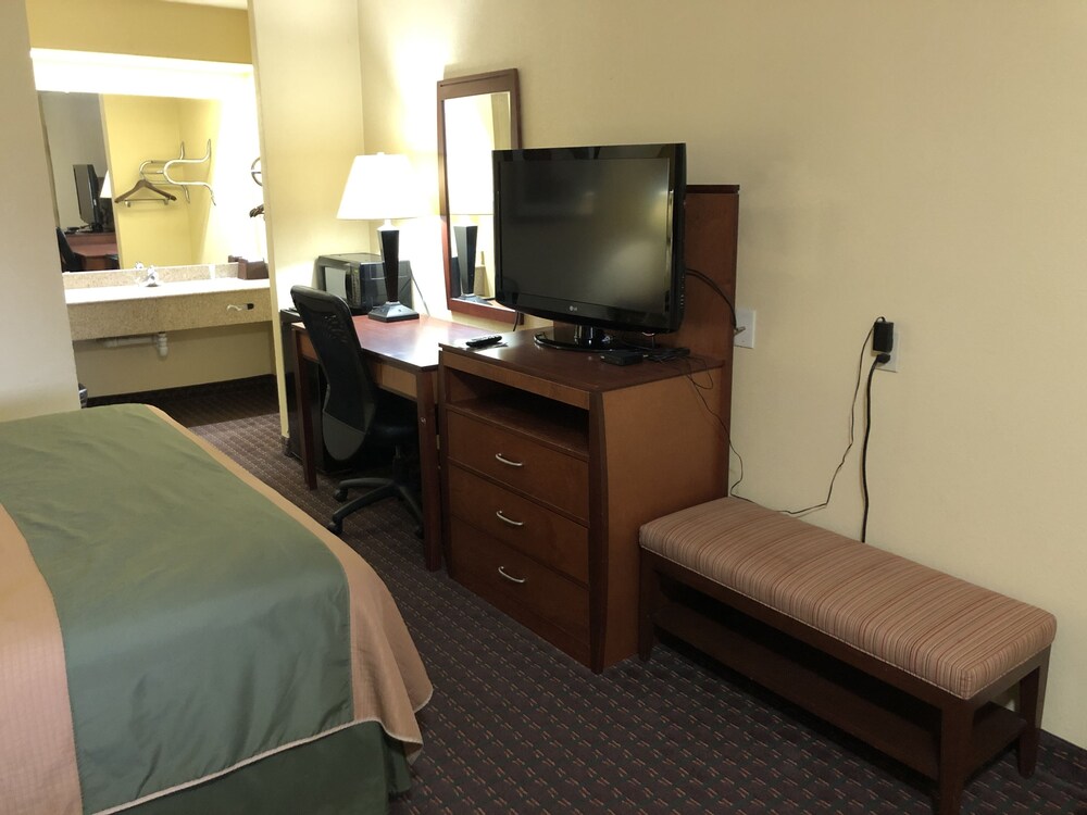 Americas Best Value Inn & Suites Yukon Oklahoma City - photo 13