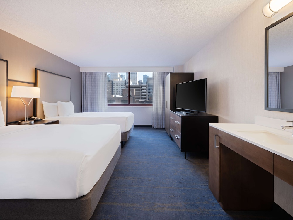 Embassy Suites by Hilton Chicago Downtown River North - photo 14
