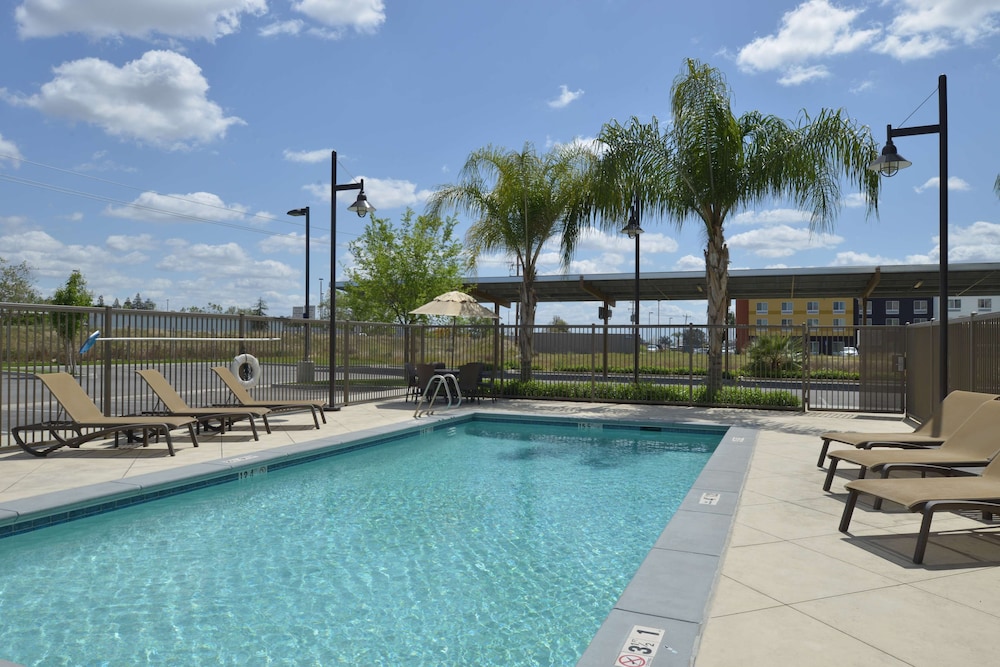 Hampton Inn & Suites Bakersfield North Airport - photo 19