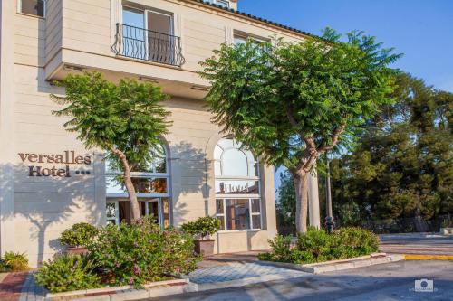 Hotel Versalles - last minute hotel in Granja De Rocamora