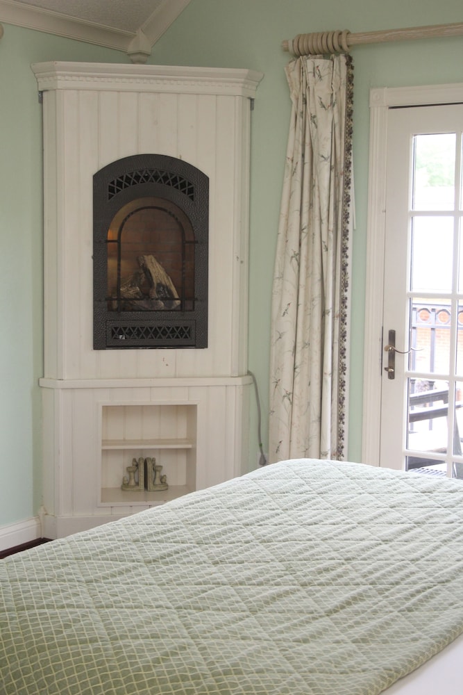 Hillwinds Inn - photo 10
