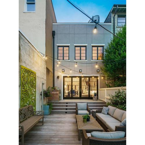 Luxurious Mansion in Logan Circle Private Parking — 4-Star Luxury Hotel in Washington, United States