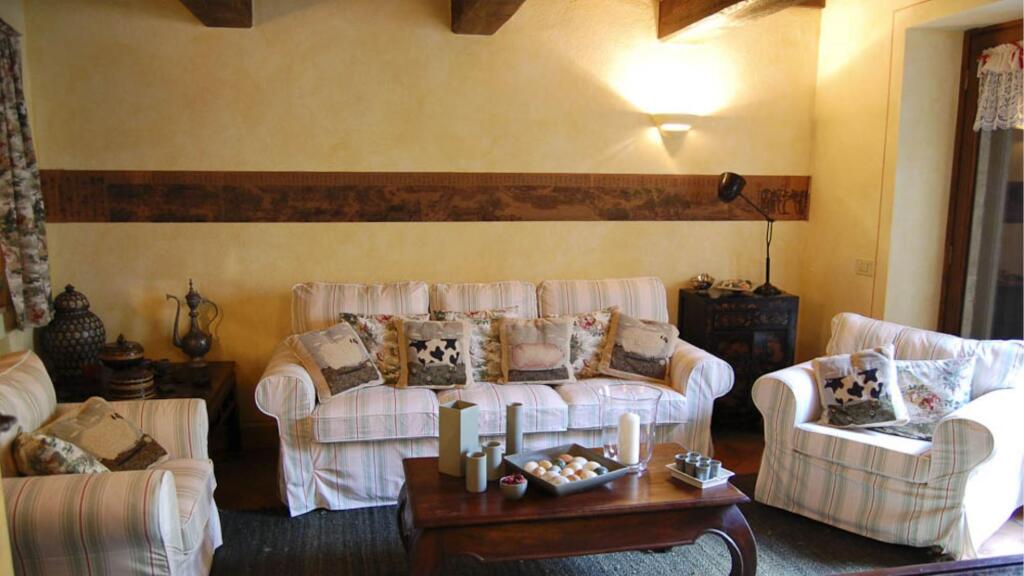 Villa Poggio Aperto — 4-Star Luxury Hotel in Seggiano, Italy