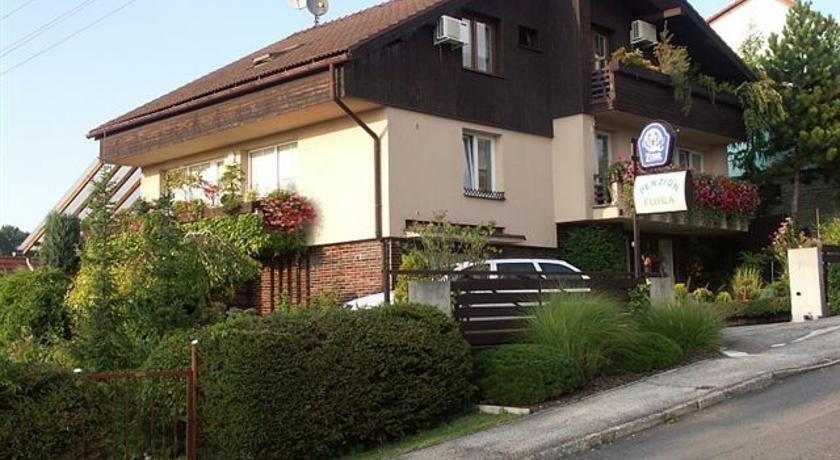 Hotel Peret - carbon neutral hotel in Denguin