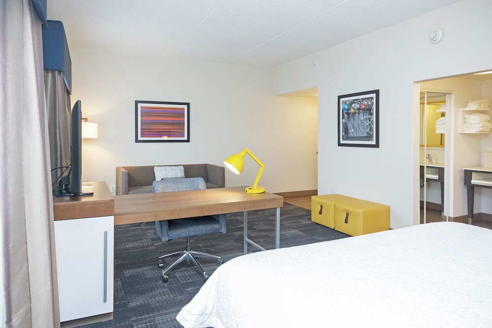 Hampton Inn & Suites Morgantown University Town Centre - photo 25