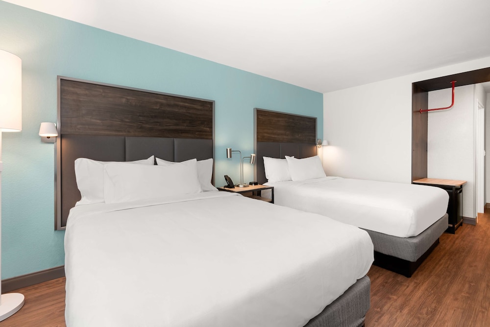 Tru by Hilton Portland Airport - photo 11