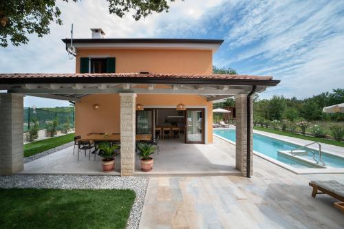 Old Oak Villa — 4-Star Luxury Hotel in Umag, Croatia