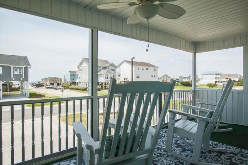 Sunkissed 2 by Oak Island Accommodations - photo 8