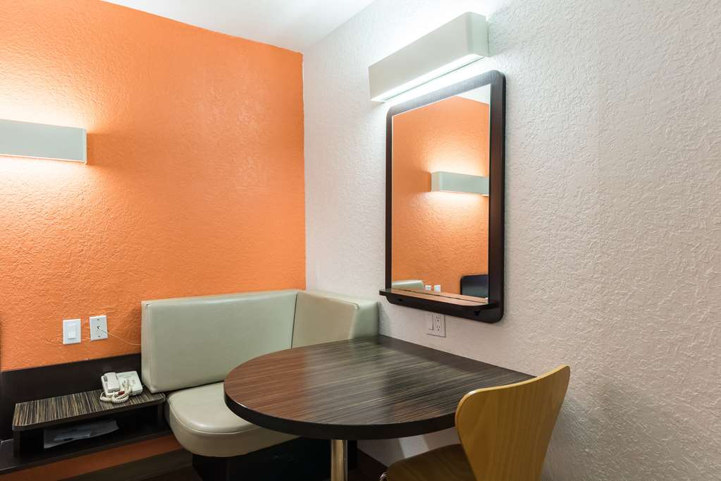 Motel 6 Uvalde TX - photo 7