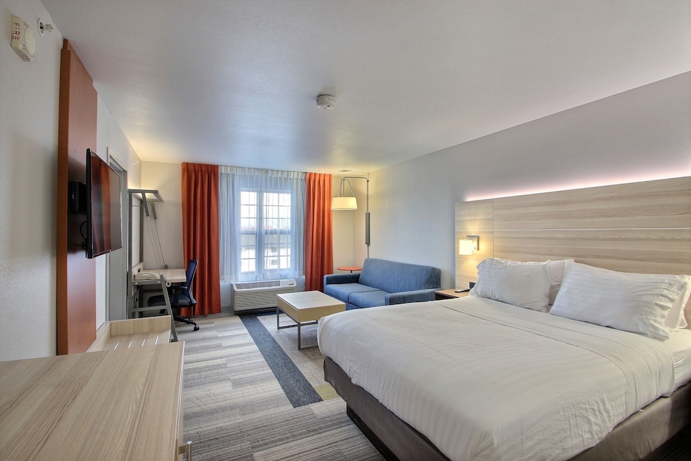 Holiday Inn Express Hotel & Suites Milwaukee Airport by IHG - photo 61