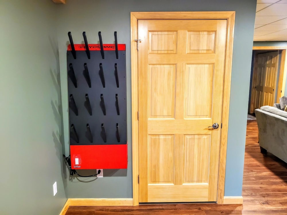 O6 Newly renovated with high class upgrades Great ski access boot warmer ski rack yard AC — Carroll — photo 5