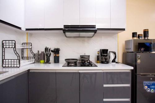 Gold park 1BR with gym and golf simulator Kilimani