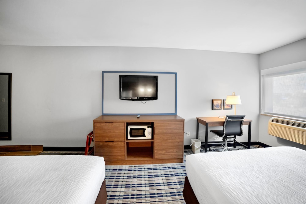 AmericInn by Wyndham Beloit - photo 14