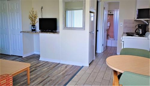 Johns Pass Beach Motel - featured photo