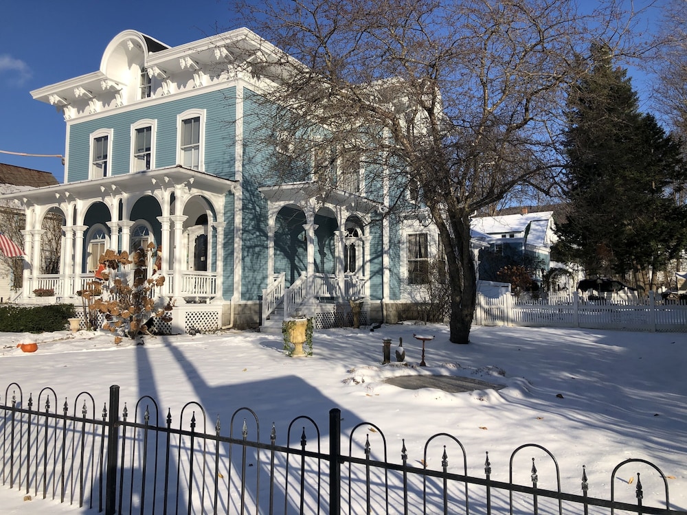 I B Munson House 8610221 — Wallingford