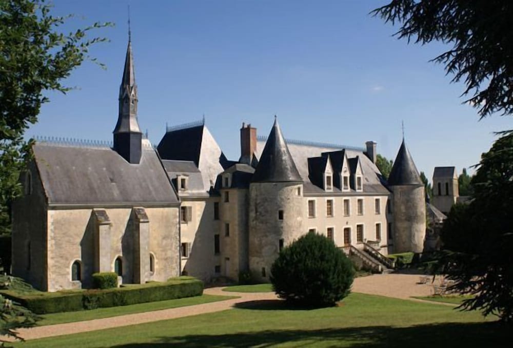 Le Château de Reignac — 4-Star Luxury Hotel in Reignac-Sur-Indre, France