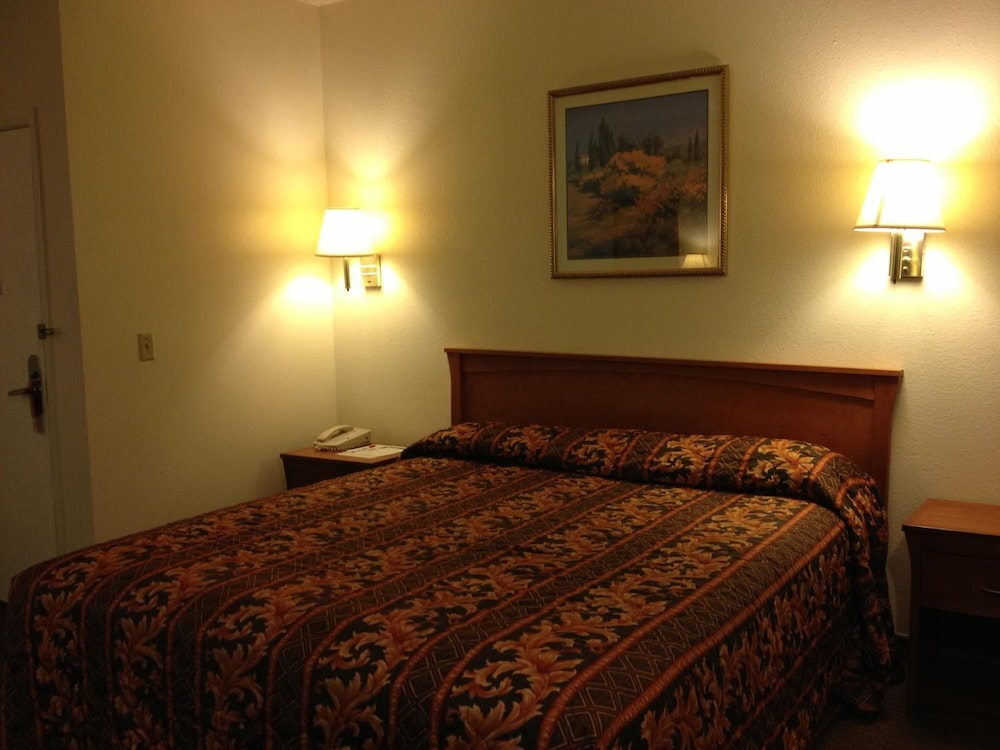 Riverside Inn & Suites - photo 27