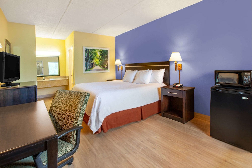 Days Inn by Wyndham Grantville Hershey North - photo 12