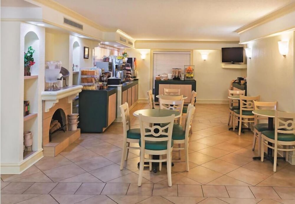 Rodeway Inn College Station TX - photo 16