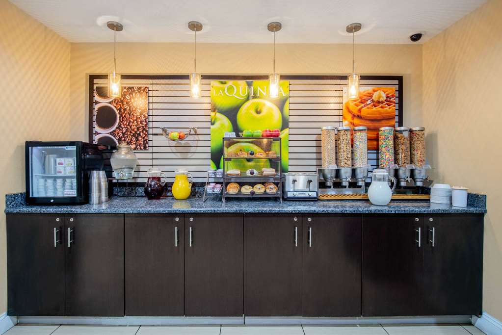 La Quinta Inn & Suites by Wyndham Elkview Charleston NE - photo 47