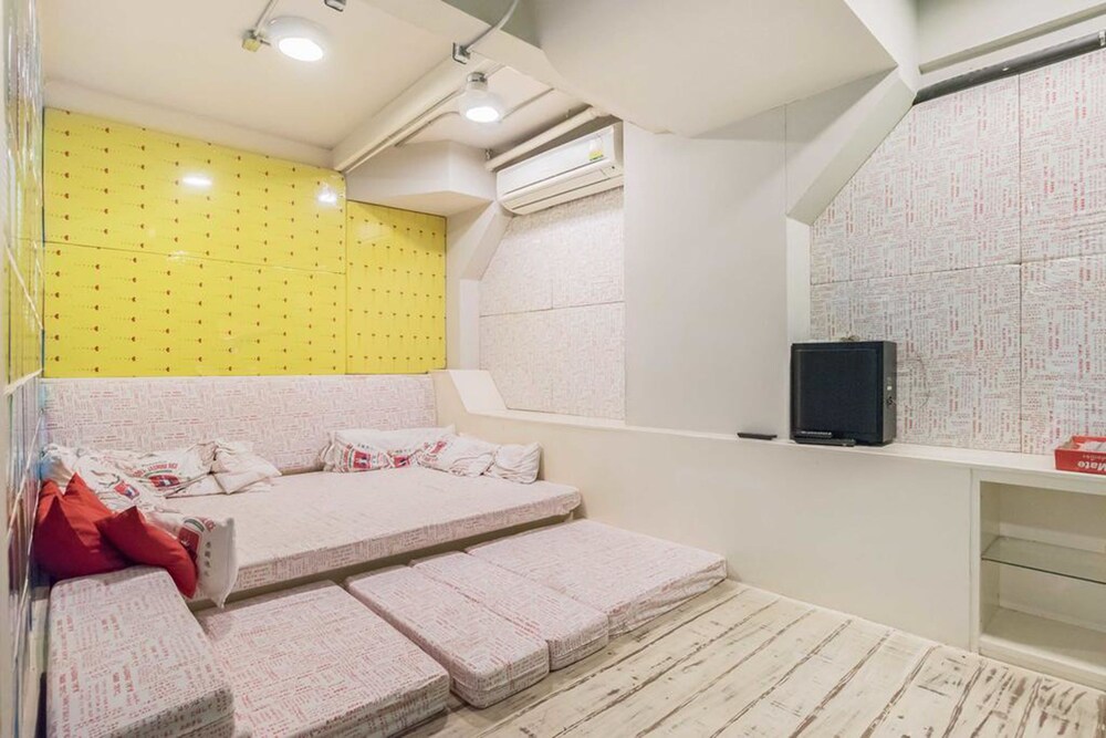 Saladaeng Gallery Hostel By Favstay